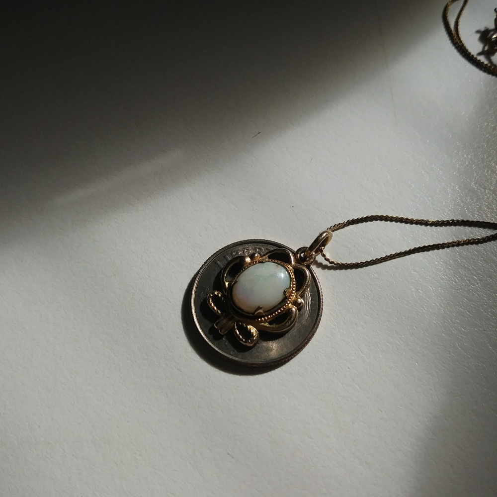 Elegant 12kt Gold Filled Opal Pendant Necklace - Picture 5 of 5
